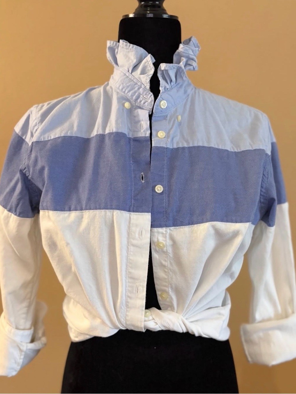 Banana Republic Blue and White Ruffle Collar Button-Down Shirt woman’s m - Picture 5 of 8